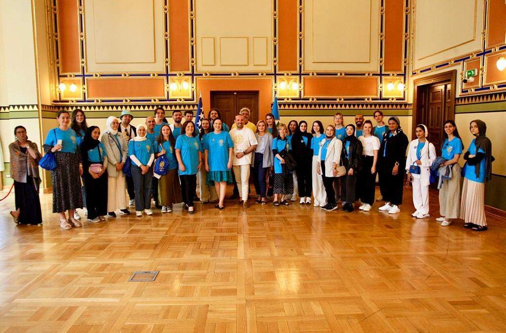 Gradonačelnica Sarajeva Benjamina Karić pozdravila učesnike 18. Internacionalne ljetne škole Mladi i naslijeđe (ISSYH)