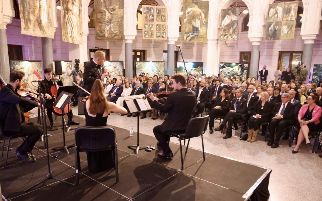 Sarajevo i Italija-zajedno za istinu: Večerašnji koncert u Vijećnici posvećen žrtvama Srebrenice