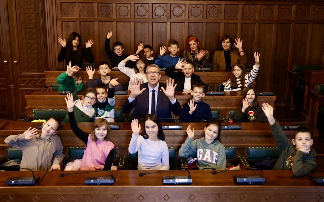 Gradonačelnik Avdić u Vijećnici ugostio učenike OŠ ”Hrasno”